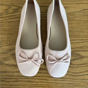 Elegant Pale Pink Bow Ballet Flats NWOT
